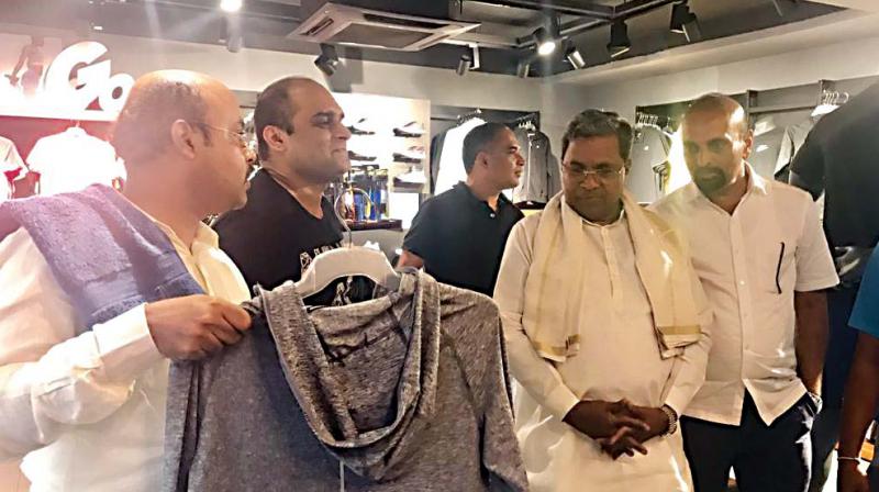 Former chief minister Siddaramaiah with his son S. Yathindra shopping in Mysuru on Saturday    Image: DC