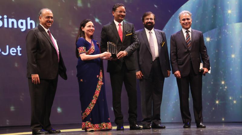 Mr. Ajay Singh  CMD, SpiceJet receiving the EY Entrepreneur of the year 2017 for Business Transformation award in Mumbai on 15thFebruary 2018