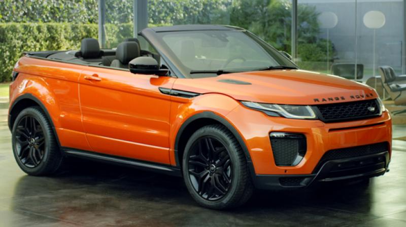 Evoque Convertible combines the bold design and refinement of Evoque with a sophisticated folding roof.