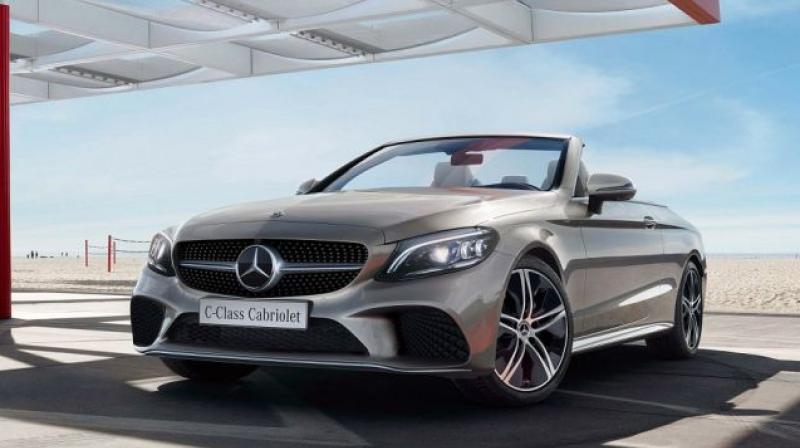 The C 300 Cabriolets M 264 2.0-litre, 4-cylinder petrol engine is capable of producing 258PS of max power and 370Nm of peak torque.