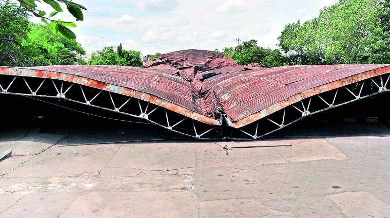 The nearly century-old Mississippi aircraft hangar being used as a bus depot by the TSRTC at Gowliguda collapsed on Thursday morning. One of the landmarks of the city, the hangar was lying in a state of neglect for last several years. 	(Image: P. Surendra)