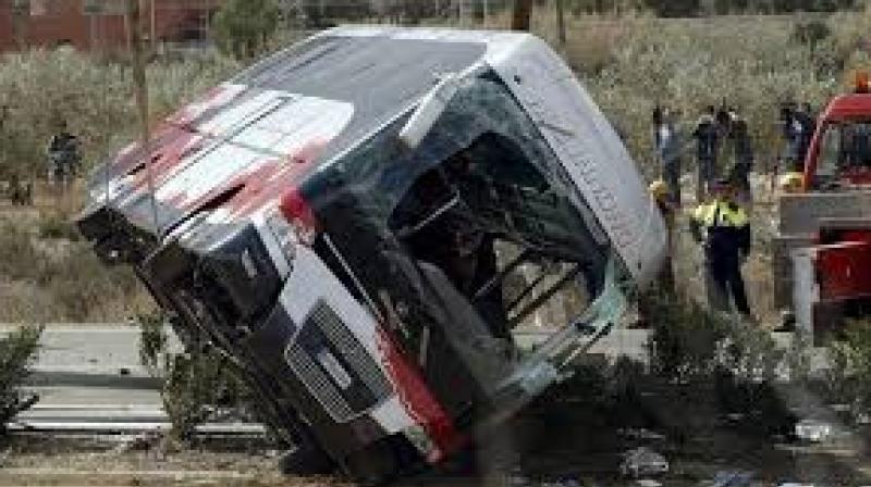 At least 17 killed after bus plunges 90 meters off Mexican roadside