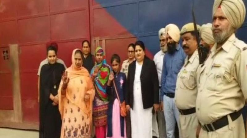 Pak sisters walk free from Punjab jail after 10 yrs, thank Modi, salute India
