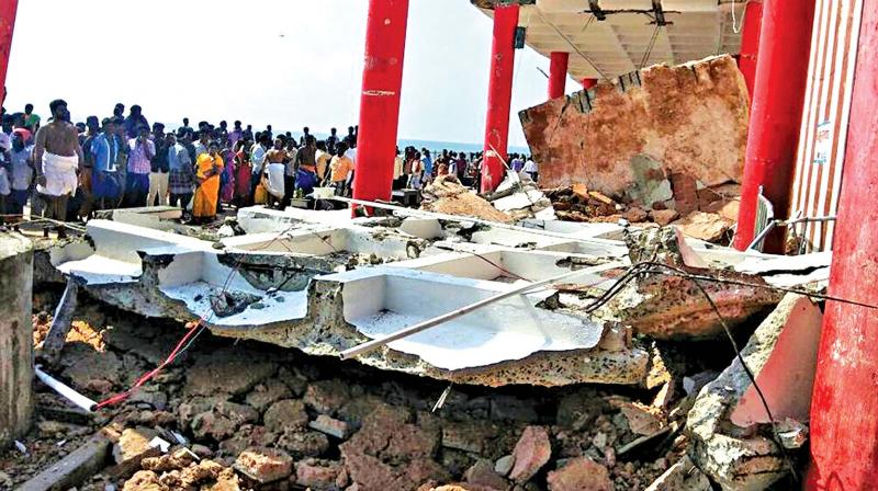 Collapsed prahara mandapam of Tiruchendur temple. (Photo: DC)