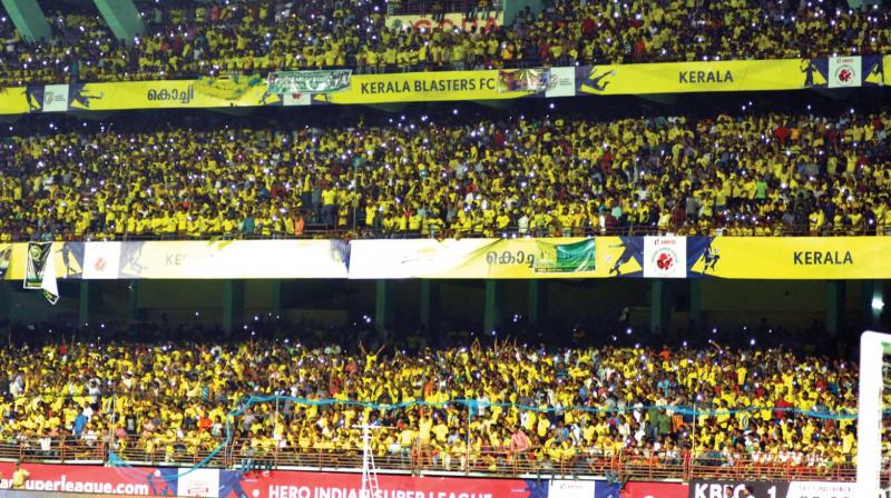 Last week, when thousands of fans with legal tickets were denied permission when authorities claimed that the stadium was houseful. (Photo: Sunoj Ninan Mathew)