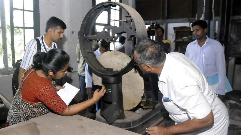 Smitha S. Kumar, Dy. Superintend of ASI and the officials of Kerala Archaeological department inspecting the machinery at Comtrust weaving factory