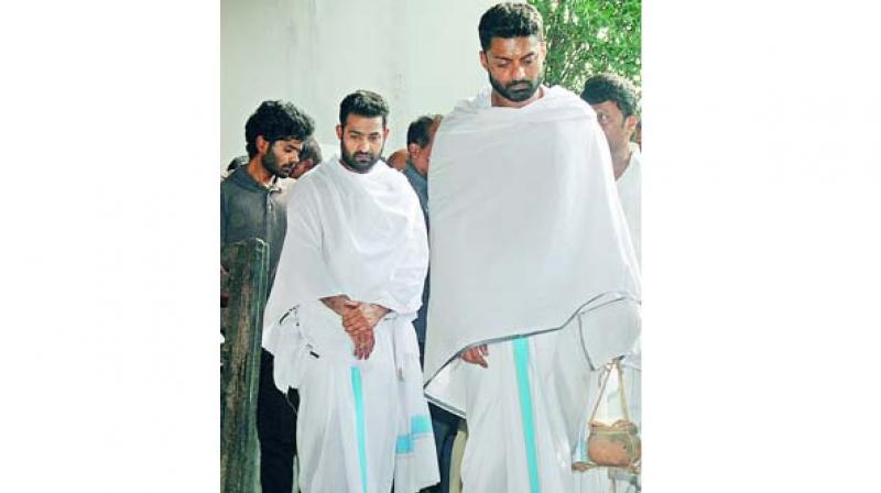 Kalyan Ram and Jr. NTR (Harikrishnas sons) carry out the final rites  at the cremation grounds.