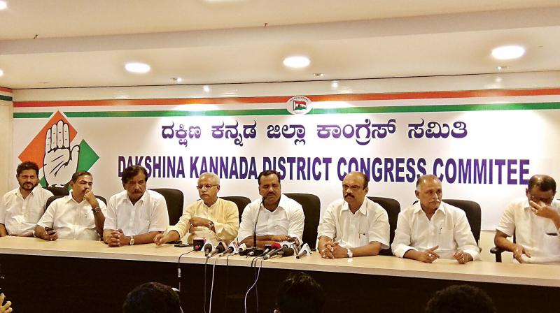 Minister for Urban Development and Housing U.T. Khader chairs a  meeting of the Dakshina Kannada PCC, in Mangaluru on Saturday 	 (Image: DC)