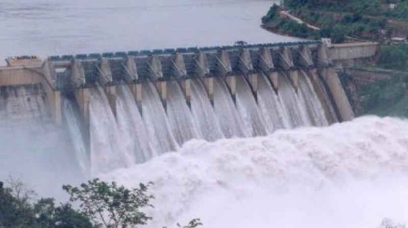 Jurala received 2 lakh cusecs in the morning from the Bheema and Krishna rivers, which reduced to 1.7 lakh cusecs by the evening.  We hope the pattern will continue for three days,  Srisailam chief engineer C. Narayana Reddy said.