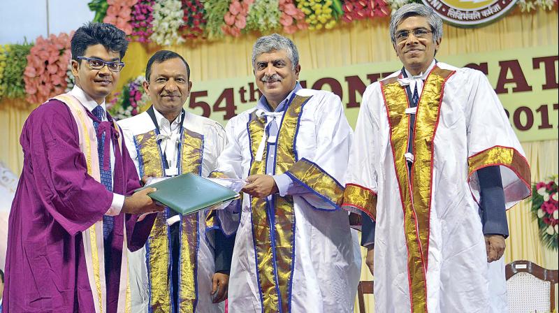 Former UIDAI chairman and Infosys co-founder Nandan Nilekani handing over certificates to a  student at IIT Madras on Friday. IITM chairman Pawan Goenka and director Bhaskar Ramamurthi are also seen.(Photo: DC)