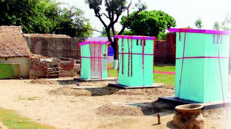 Only 800 households are now have no toilets. Construction of loos in these households would be completed by the end of 2016.