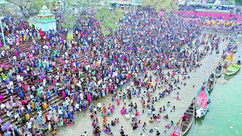 A large number of devotees gather to take a holy dip on the occasion of Mahashivaratri at Pushkar Ghat in Rajahmundry on Monday.. (Photo: DC)