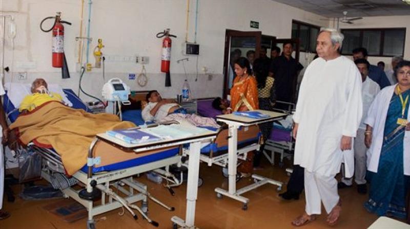 Odisha Chief Minister Naveen Patnaik visits the patients of SUM Hospital. (Photo: PTI)