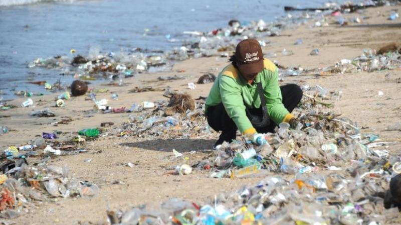 The waves of plastic flooding into rivers and oceans have been causing problems for years, clogging waterways in cities, increasing the risk of floods, and injuring or killing marine animals who ingest or become trapped by plastic packaging. (Photo: AFP)