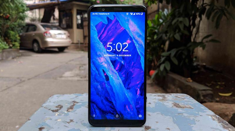 The OnePlus 5T manages to give a familiar vibe as the Google Nexus 5, which is considered to be one of the best Android smartphones in history.