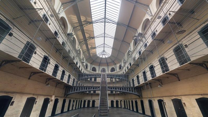 Beasley is yet to be caught by authorities, the 10 most daring and amazing escapes from prison in history. (Photo: Pixabay)