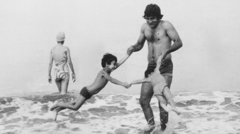 Vinod Khanna is seen here frolicking with his sons Akshaye and Rahul.