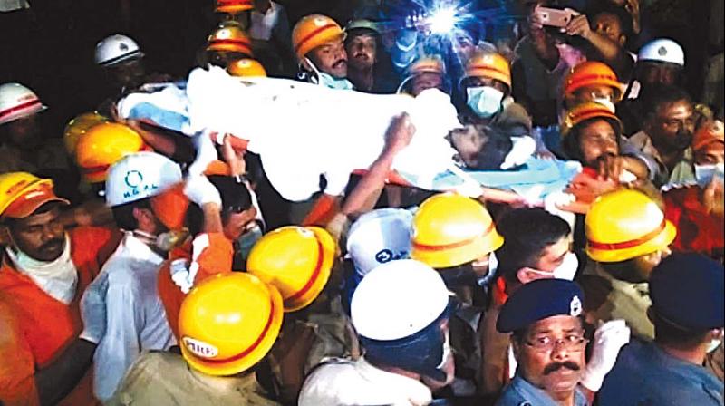 Firemen carry the body of six-year-old Kaveri who died in a borewell in Belagavi on Monday night. (Photo: KPN)