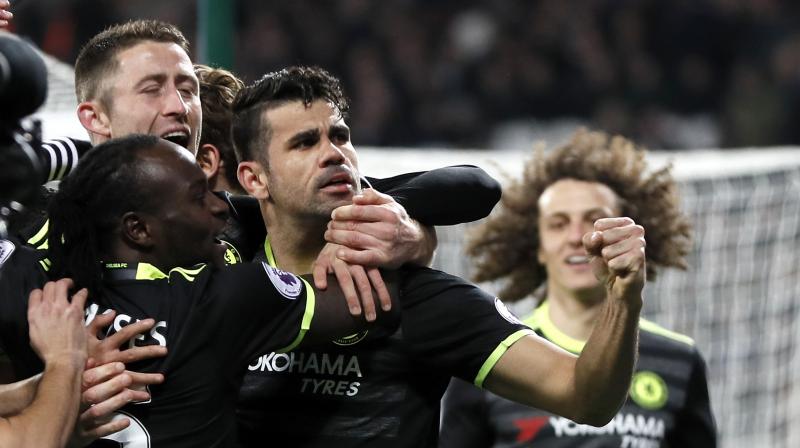 Eden Hazard finished off a lightning counter-attack in the 25th minute and Diego Costas 49th league goal for Chelsea rubber-stamped the victory before Manuel Lanzini belatedly replied in stoppage time. (Photo: AP)
