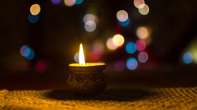 The idea of lighting up your house with diyas deems best when you take precautions to celebrate a safe festival. (Photo: Pixabay)