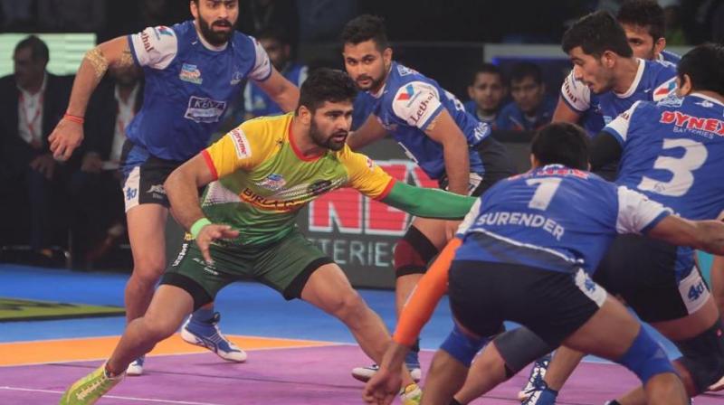 Patna skipper Pardeep Narwal scored a record 34 points, the most by any raider in the history of Pro Kabaddi, in doing so he also became the first man to reach 300 raid points in Season 5. (Photo:PKL)