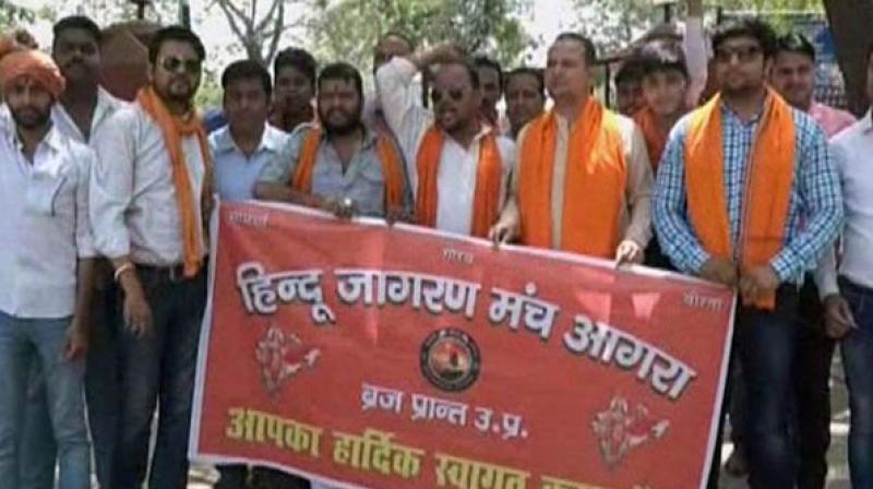 Right-wing organisations including Hindu Jagran Manch (HJM) and Bharatiya Janata Yuva Morcha (BJYM) asserted that the religious sentiments of Hindus were hurt with the incident and have launched a protest in Agra. (Photo: ANI)