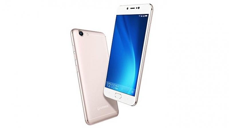 The device is supported by Qualcomm Snapdragon mobile platform  quad core 1.4GHz. It runs on Gionee Amigo 4.0, developed on the basis of Android 7.1.