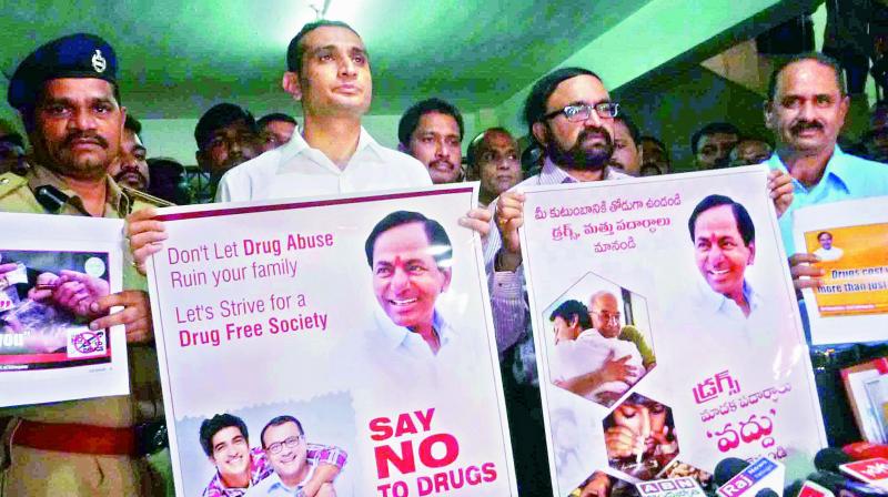 Enforcement director Akun Sabharwal and Excise and prohibition commissioner  R.V. Chandravadan release posters to discourage drug consumption in Hyderabad on Monday. (Photo: DC)