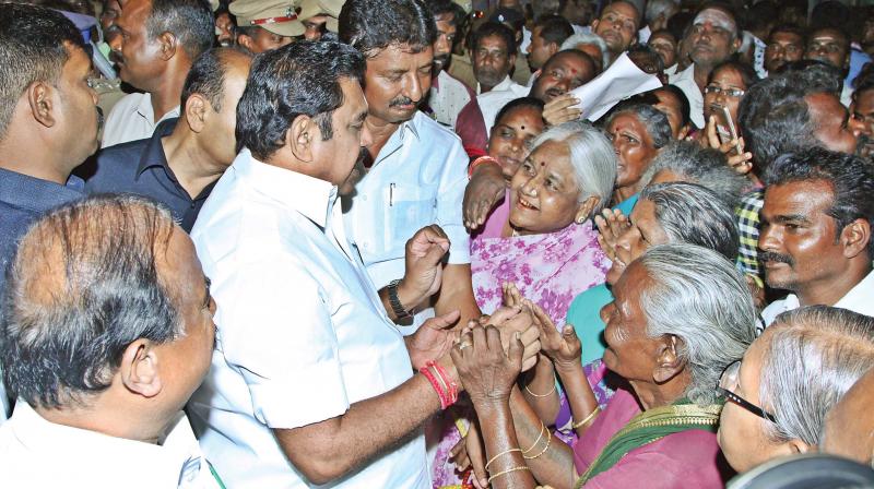 CM Edappadi K Palaniswami interacts with public on way to Coimbatore from Salem on Saturday.  (DC)