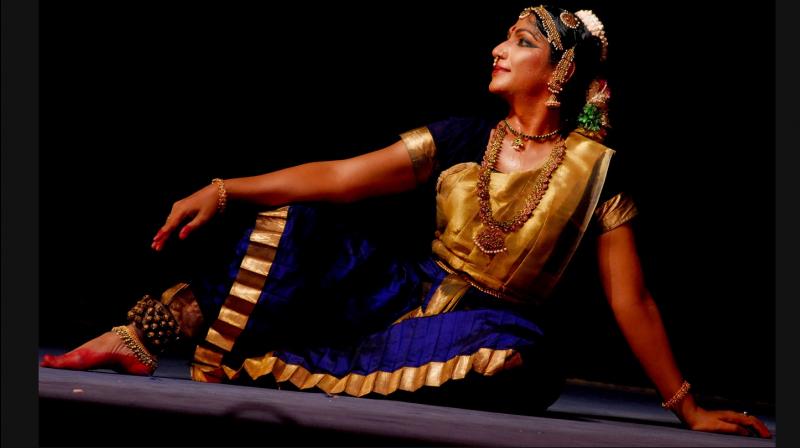 Being a Bharatanatyam dancer, Narthaki specializes in the Thanjavar-based Nayaka Bhava tradition and has become a known face associated with this dance form in India and abroad. (Photo: narthakinataraj.com)