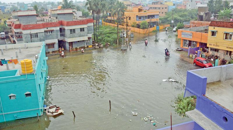 After heavy showers across Tamil Nadu on Monday, the rains ceased for few hours during the day on Tuesday.
