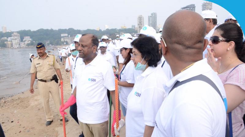 State Bank of India, SBI, chairperson Arundhati Bhattacharya takes part in Swachh Bharat Abhiyan or Clean India Movement on Monday. (Photo: SBI/Twitter)