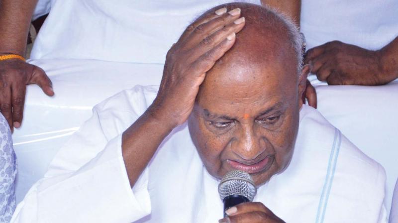 Former prime minister and JD(S) supremo H.D. Deve Gowda addresses the media in Mangaluru on Sunday