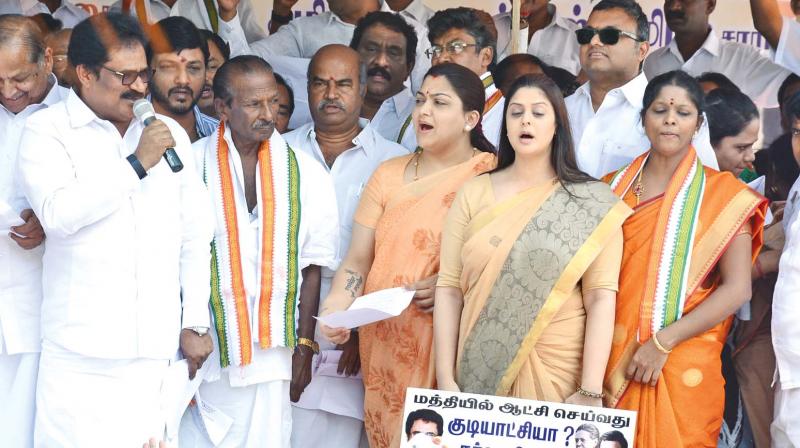State Congress president Su Thirunaukkarasar leads a protest at Valluvar Kottam on Friday condemning Rahul Gandhis arrest in New Delhi. National mahila Congress leader and actor Nagma, national spokesperson Khushbu and  womens wing leader D. Yasodha attend the agitation. (Photo: DC)