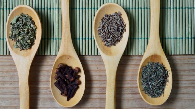 Various herbs have properties to fight against infections.(Photo: Pexels)