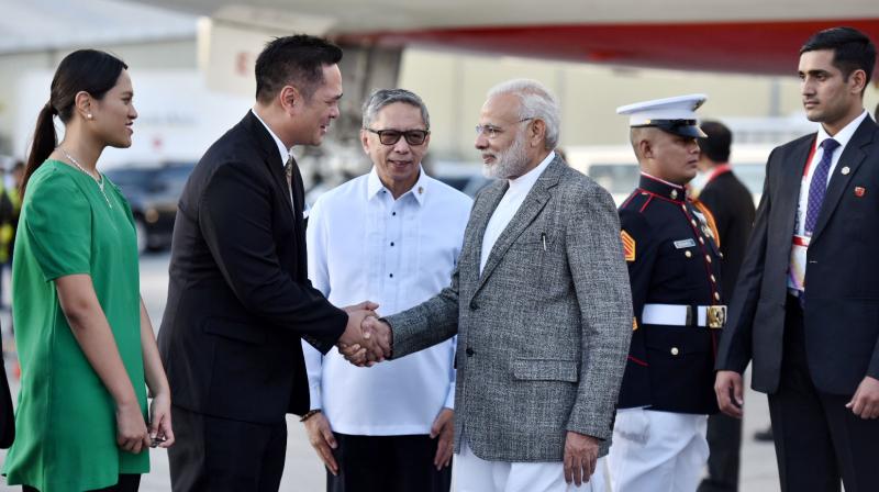 Prime Minister Narendra Modi being welcomed on his arrival in Manila to attend the ASEAN-India and East Asia Summits on Sunday. (Photo: PIB)
