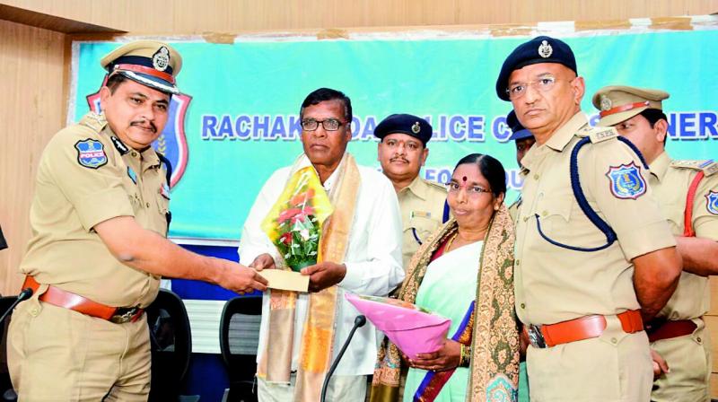 The farmer couple, P. Darshan, 67, and his wife Balangani, 62 being felicitated for their brave act by the Rachakonda Police Commissioner on Monday. (Photo: DC)