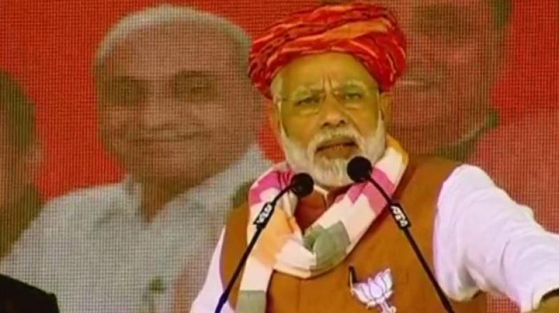 Attacking the Congress, Prime Minister Narendra Modi said the grand old party did not allow Narmada water to come to Kutch region and has always wanted Gujarat to lag behind. (Photo: Twitter | ANI)