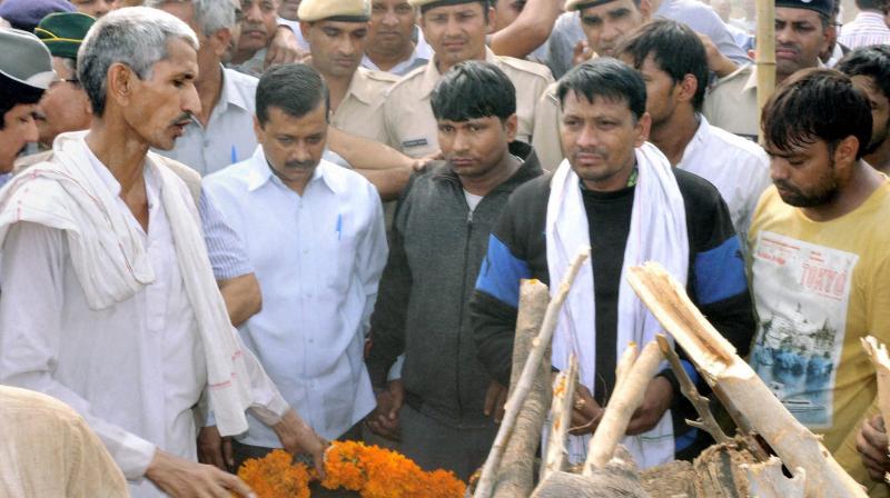 Delhi CM Arvind Kejriwal attends the cremation ceremony of ex-serviceman Ram Kishan Grewal at his village Bamla in Bhiwani, Haryana. (Photo: PTI)