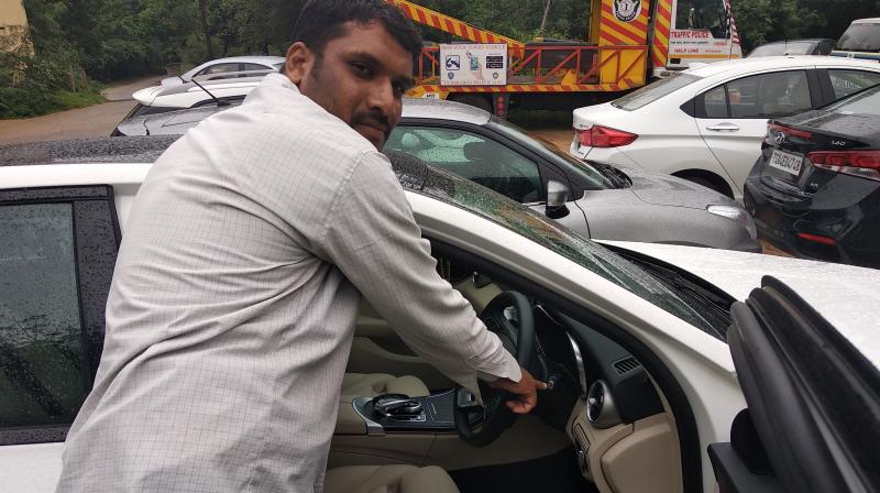 The constable said that he came to know about the gear system at steering through the owner of the car..