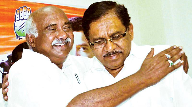Congress leader A.H. Vishwanath with KPCC president  Dr G. Parameshwar after submitting his resignation letter to him in Bengaluru on Friday. (Photo: DC)