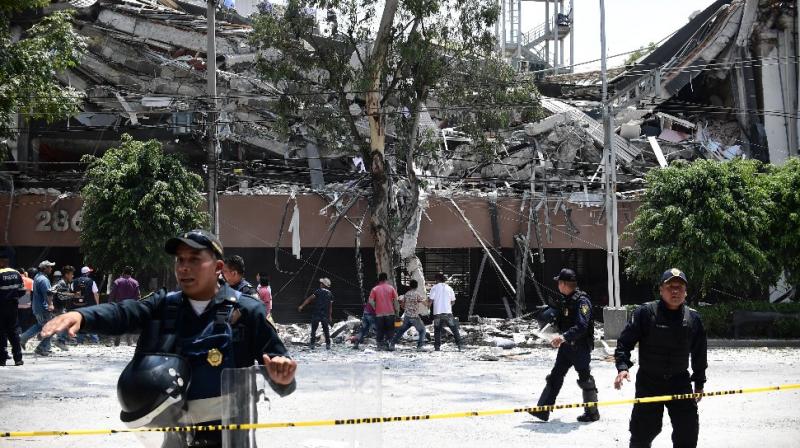 Police officers cordon off the area around a collapsed building in Mexico City (Photo: AFP)