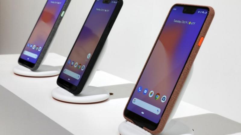 The third generation of Pixel phones unveiled on October 9 at an event in New York features screens that span from one edge to another.