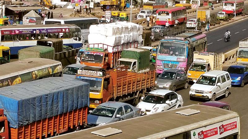 Traffic jam at K.R. Puram junction, which provides a vital link to Whitefield IT corridor	(Photo: DC)