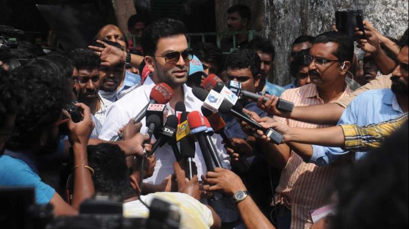Actor Prithviraj talking to media persons after police prevented the actor who was assaulted from interacting with media at Fort Kochi on Saturday. (Photo: DC)