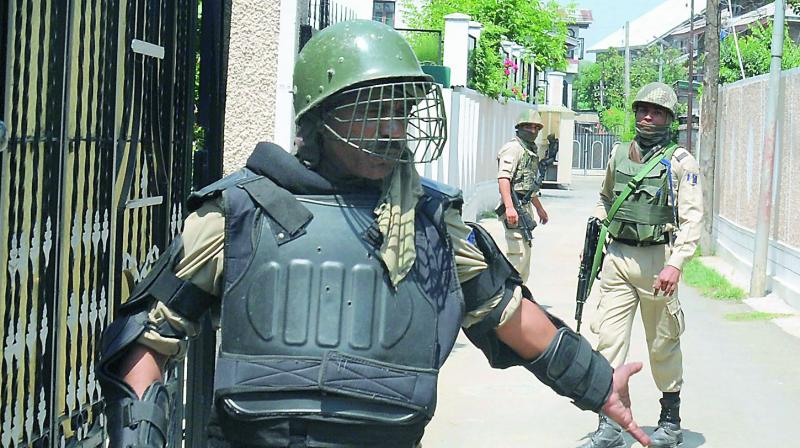 Army personnel accompany NIA sleuths as they conduct raids over allegations that separatist groups were receiving funds from Pakistan. (Photo: DC)