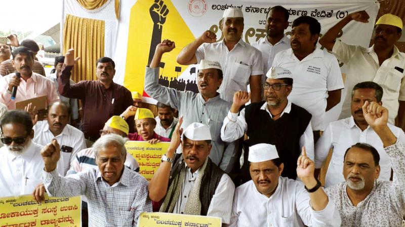 Members of Lanchamukta Karnataka Nirmana Vedike stage a protest to demand more powers to the Lokayukta, in Bengaluru on Saturday (Photo: KPN)