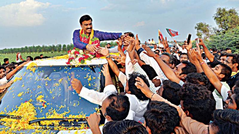 Supporters of Gali Janardhan Reddy welcome him upon his arrival in his hometown Ballari on Tuesday  (Photo:DC)