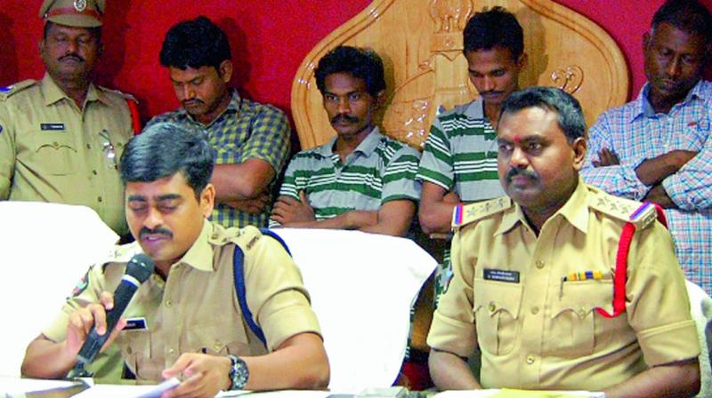 Guntur Rural SP Ch. Venkata Appala Naidu with the accused in the robbery and murder case in Guntur on Wednesday.  (Photo: DC)