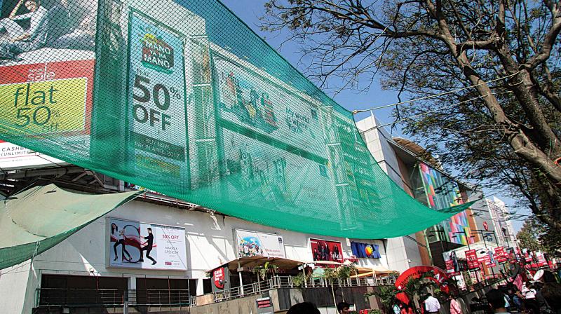 Aditya Sikri, CEO and Retail said an external balcony fell, creating an impact on the compound wall. he stressed that the mall is structurally safe, but the bbmp has formed an expert committee to look into the matter.